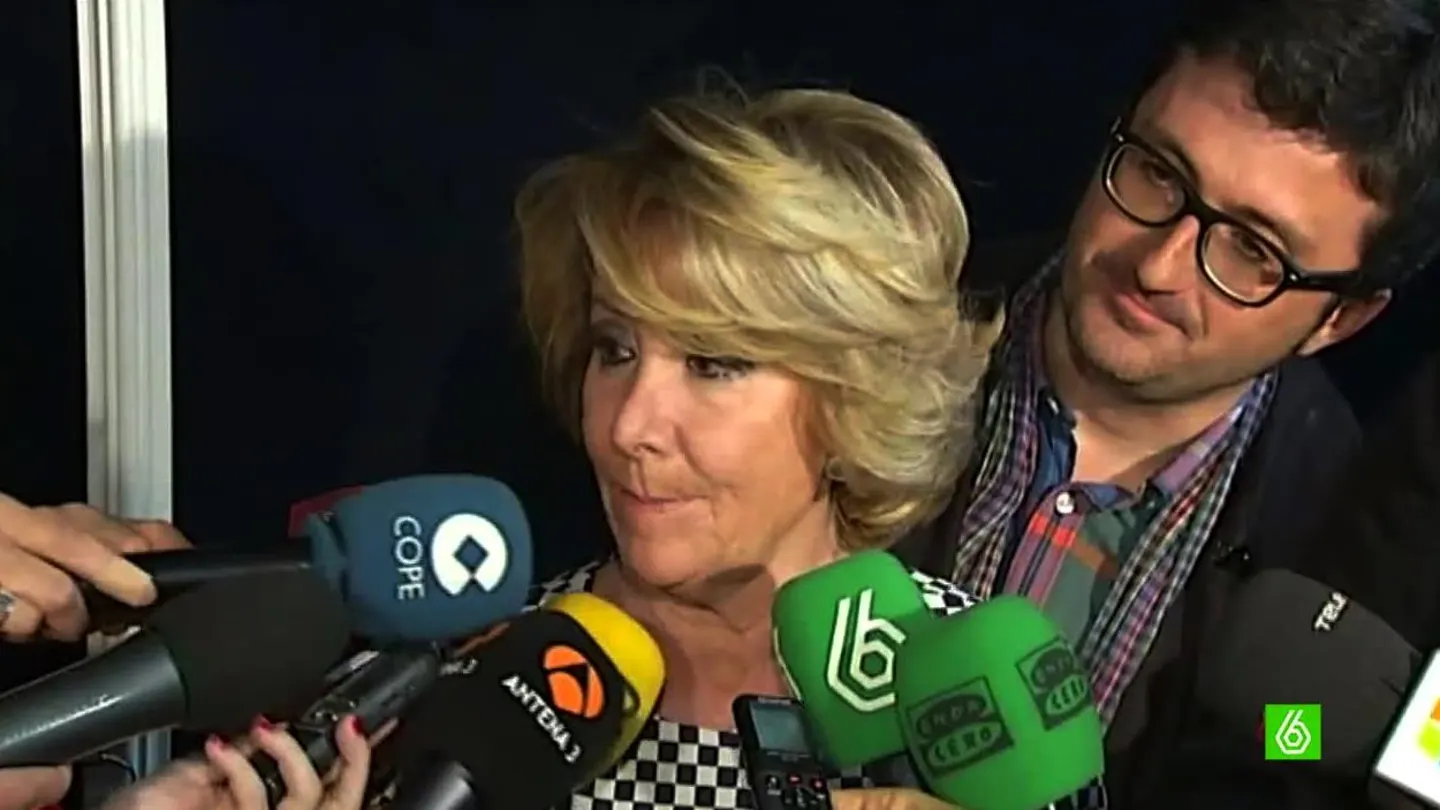 Esperanza Aguirre habla con los medios Esperanza Aguirre habla con los medios