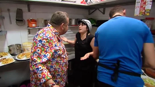 La cocinera no tolera que la chillen La cocinera no tolera que la chillen