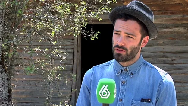 David Leon, Álex en 'Refugiados'