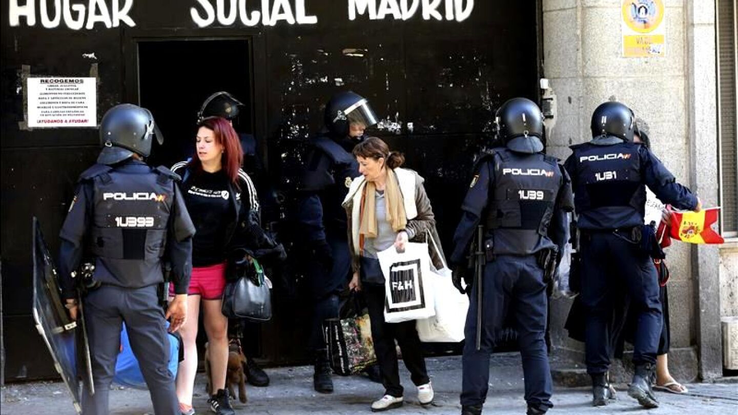 La Polic&iacute;a desaloja un centro ocupado de ideolog&iacute;a neonazi en Madrid