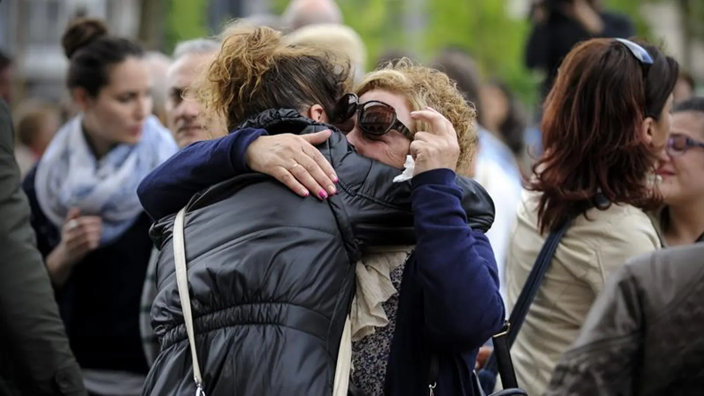 CONCENTRACIÓN TRAS MUERTE DE MUJER EN OURENSE CONCENTRACIÓN TRAS MUERTE DE MUJER EN OURENSE
