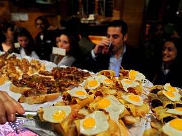 Imagen de archivo de un bar de tapas Imagen de archivo de un bar de tapas