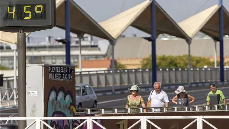 Termómetros que supera los 40º en Sevilla.