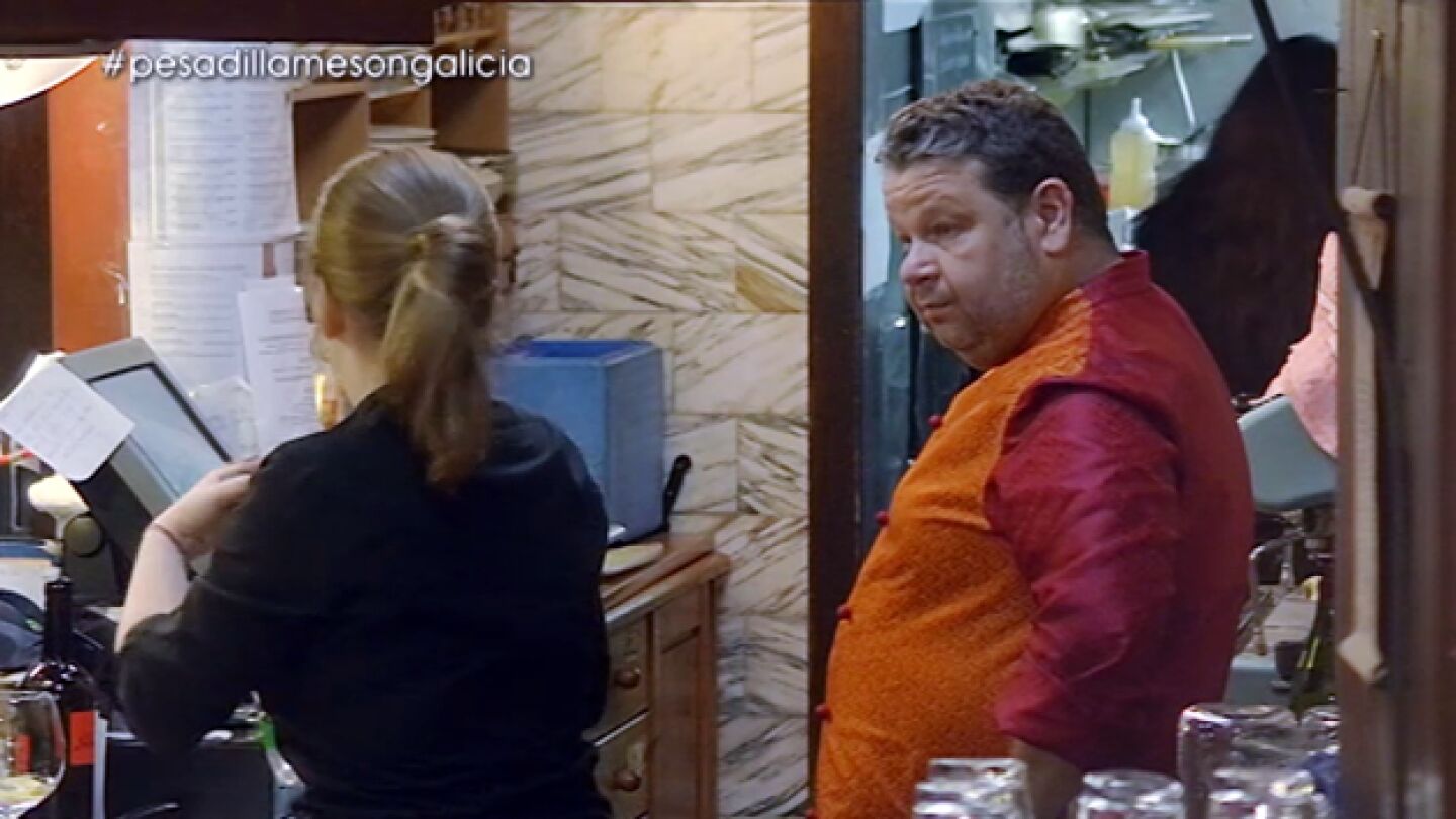 Alba le cuenta a Chicote c&oacute;mo son los servicios