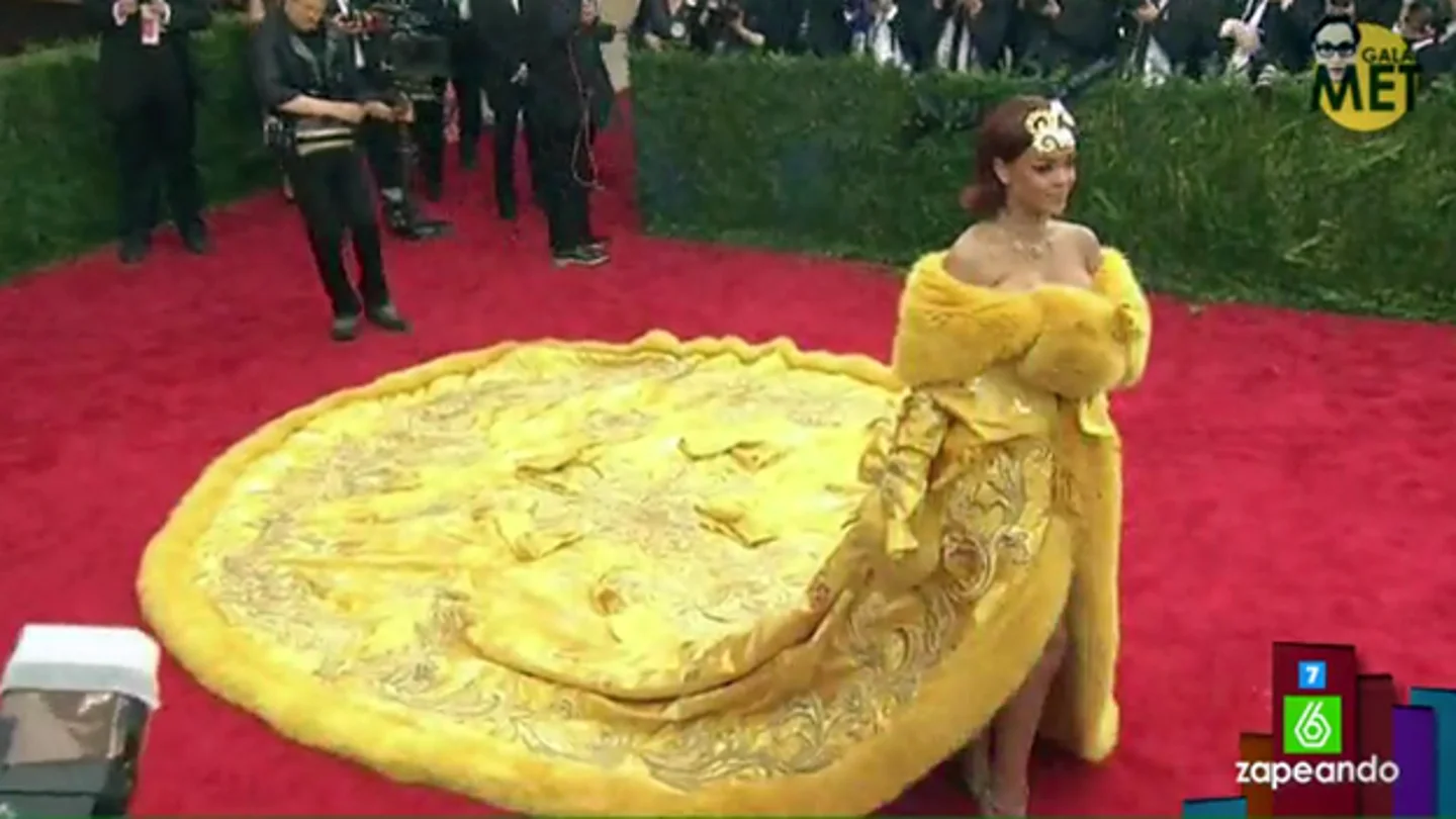 Josie comenta el vestido de Rihanna Josie comenta el vestido de Rihanna