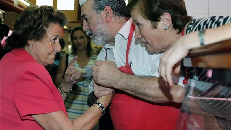 Rita Barberá durante su visita hoy al mercado del Cabanyal