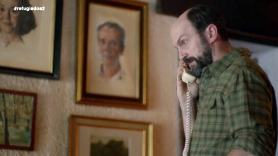 Sam intenta averiguar qu&eacute; le oculta Emma