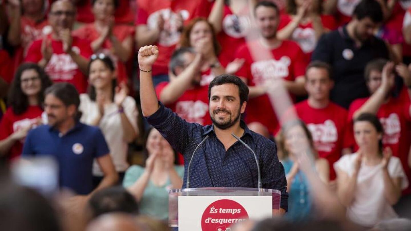 Alberto Garz&oacute;n en un mitin en Valencia