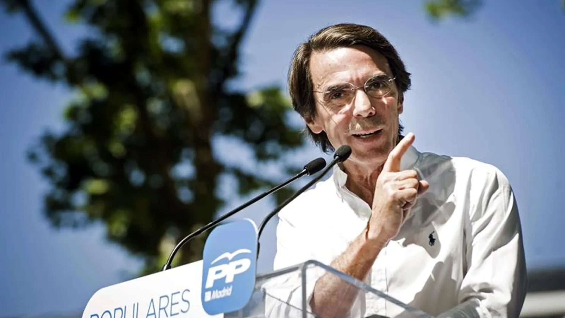 El presidente de honor del PP, José María Aznar, en un mitin en Madrid