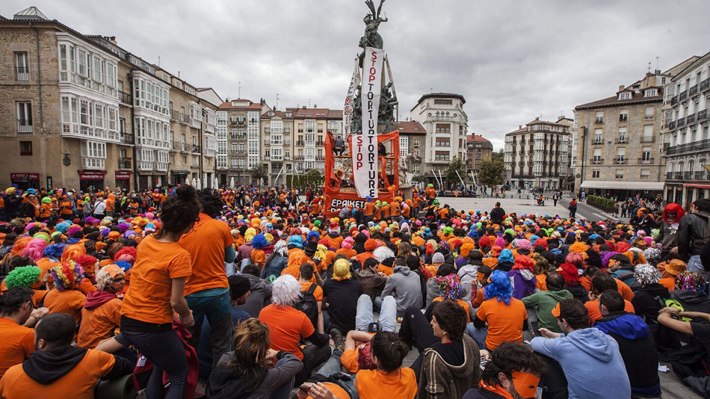 Inician el desalojo de los concentrados a favor de Segi en Vitoria