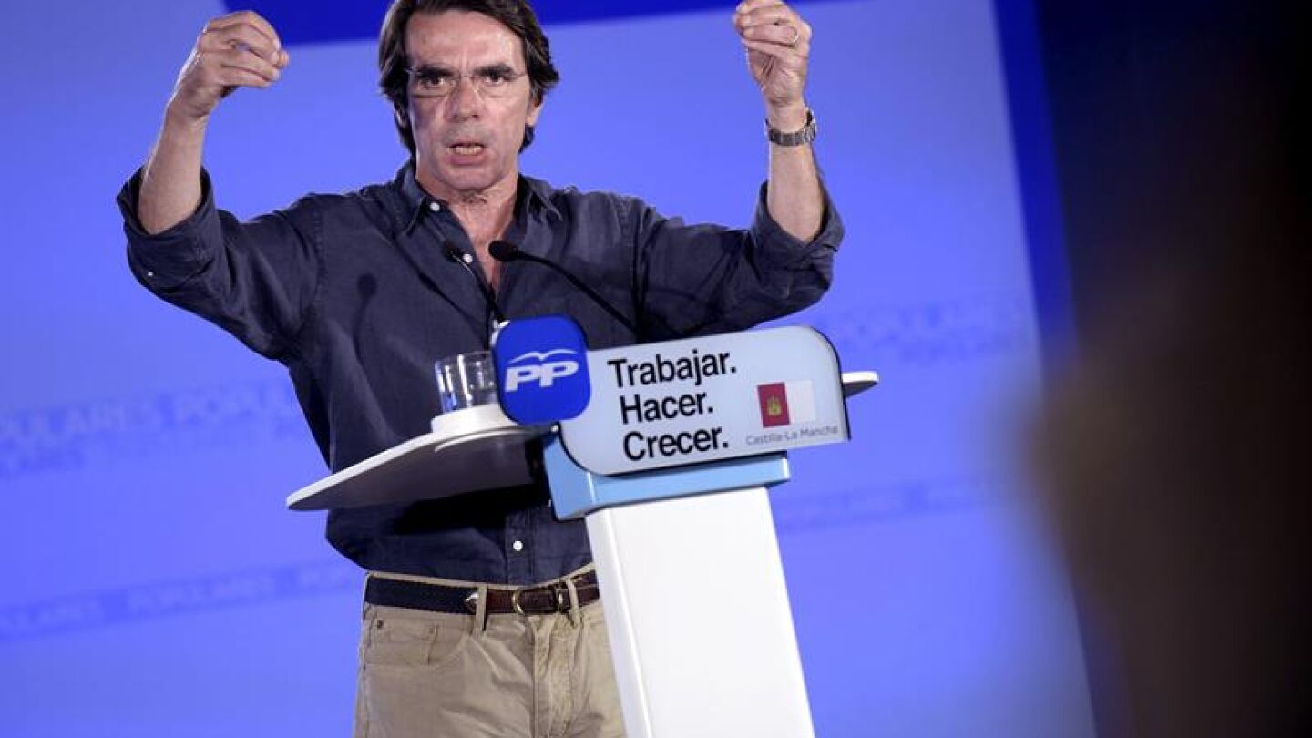 Aznar est&aacute; utilizando la campa&ntilde;a electoral para enmendar la plana a Rajoy