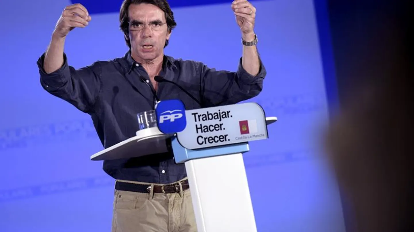 Aznar está utilizando la campaña electoral para enmendar la plana a Rajoy Aznar está utilizando la campaña electoral para enmendar la plana a Rajoy
