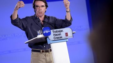 Aznar está utilizando la campaña electoral para enmendar la plana a Rajoy