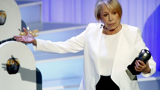 Rosa María Sardá con el 'Max de Honor 2015' Rosa María Sardá con el 'Max de Honor 2015'