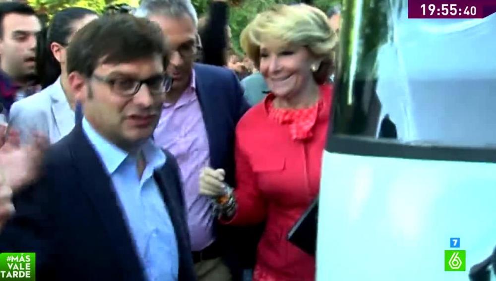 Protestan ante la llegada de Aguirre a un mitin