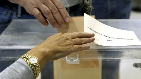 Urna de uno de los colegios del 24M Urna de uno de los colegios del 24M