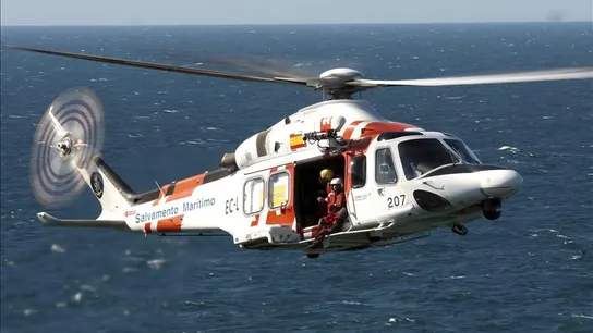 Un helicóptero de Salvamento Marítimo Un helicóptero de Salvamento Marítimo