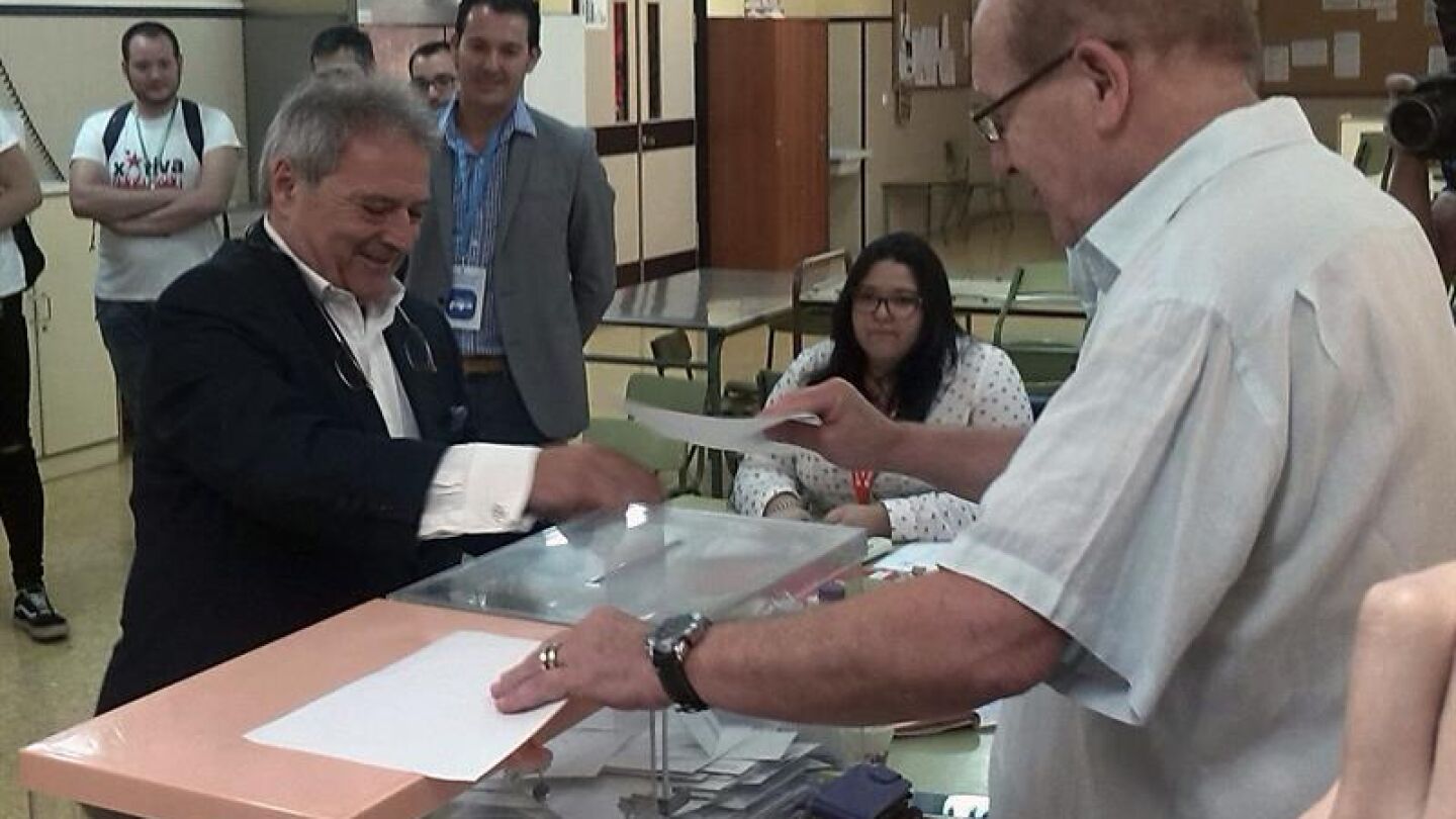 Alfonso Rus, ejerce su derecho al voto en X&aacute;tiva