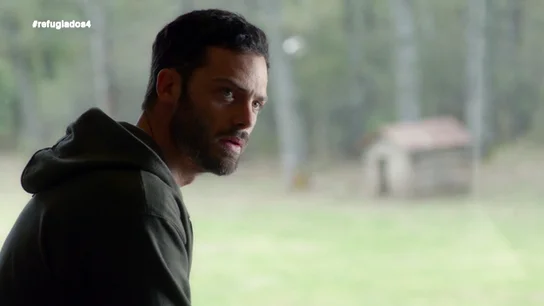 Álex habla con Emma Álex habla con Emma