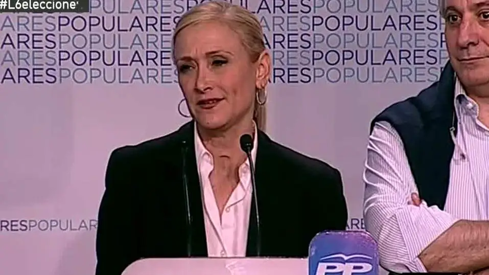 Cristina Cifuentes habla ante los medios