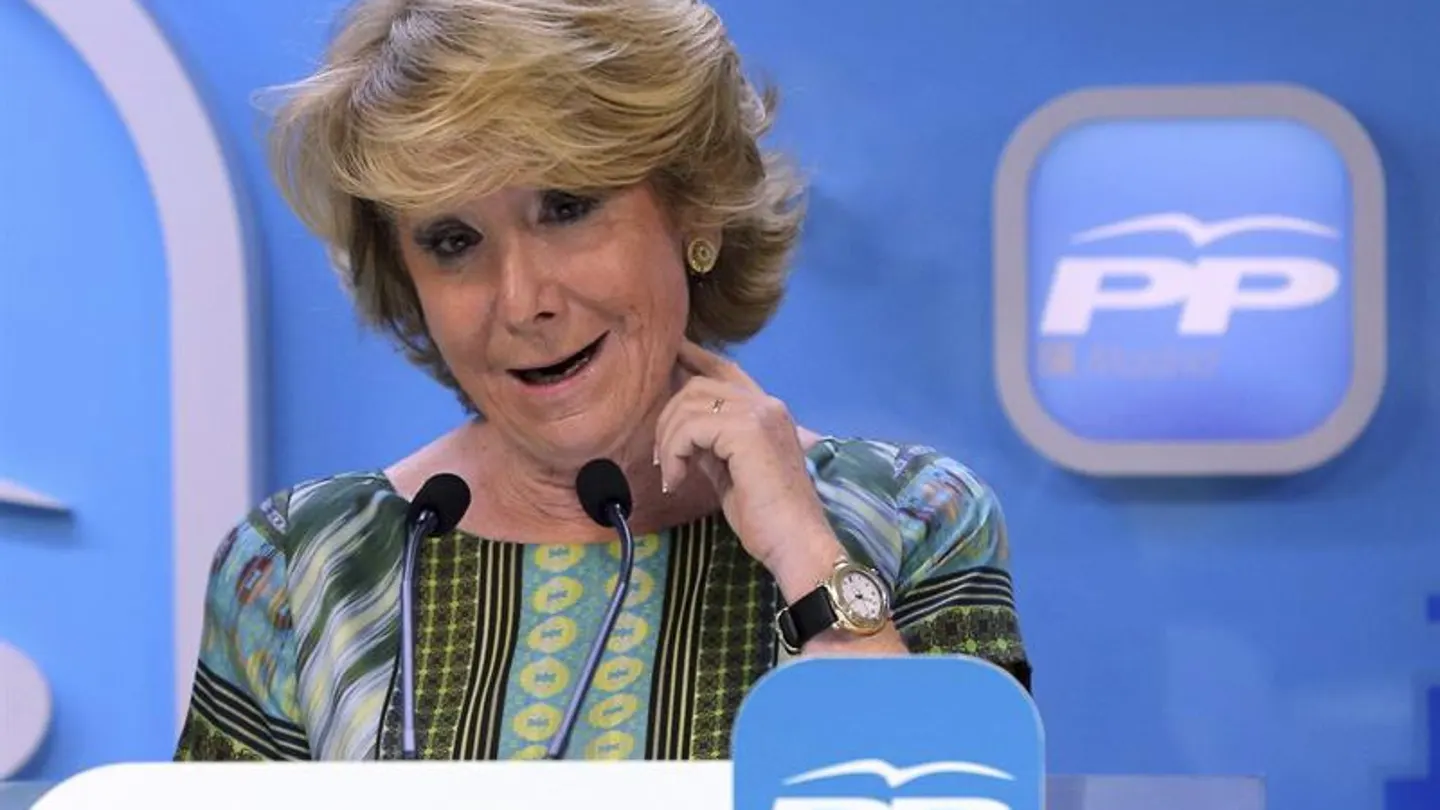 Esperanza Aguirre habla con los medios Esperanza Aguirre habla con los medios