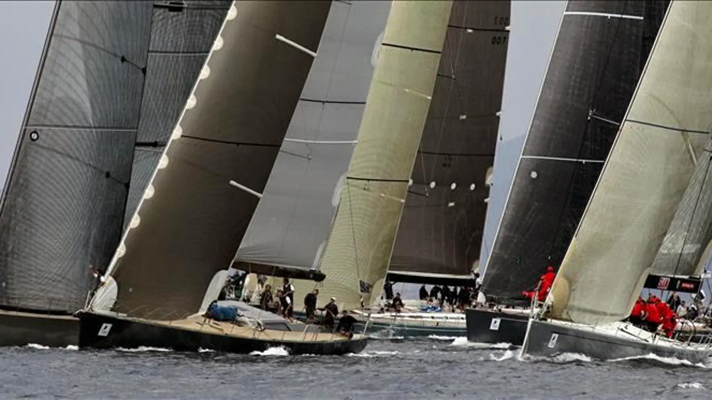 Barcos compitiendo en una etapa de la Copa América Barcos compitiendo en una etapa de la Copa América