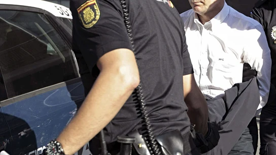 Serafín Castellano llega detenido a los juzgados de Sagunto Serafín Castellano llega detenido a los juzgados de Sagunto