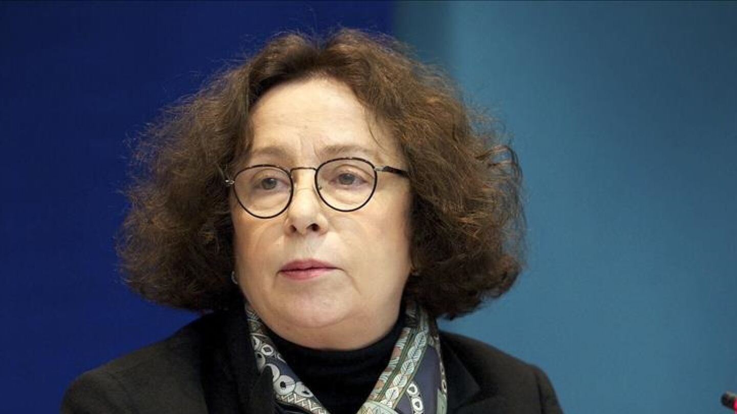 Ana Palacio habla en p&uacute;blico
