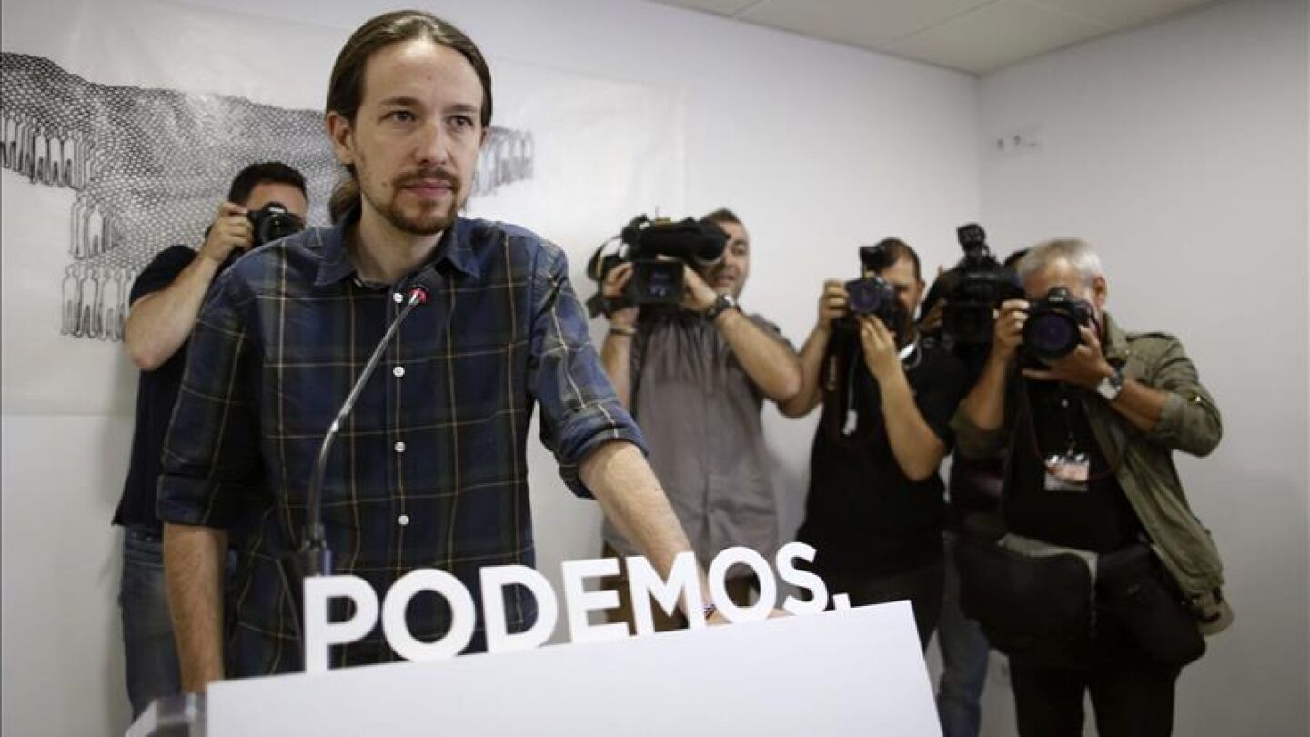 Pablo Iglesias antes de hablar ante los medios