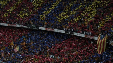 La afición culé en el Camp Nou
