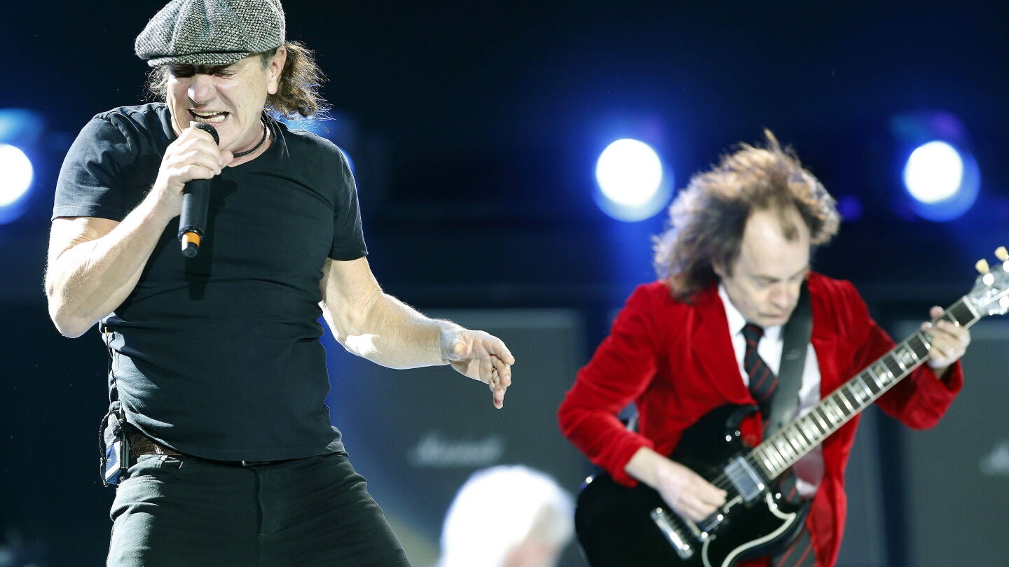 Unos 50.000 seguidores rinden culto a AC/DC en el Ol&iacute;mpico de Barcelona