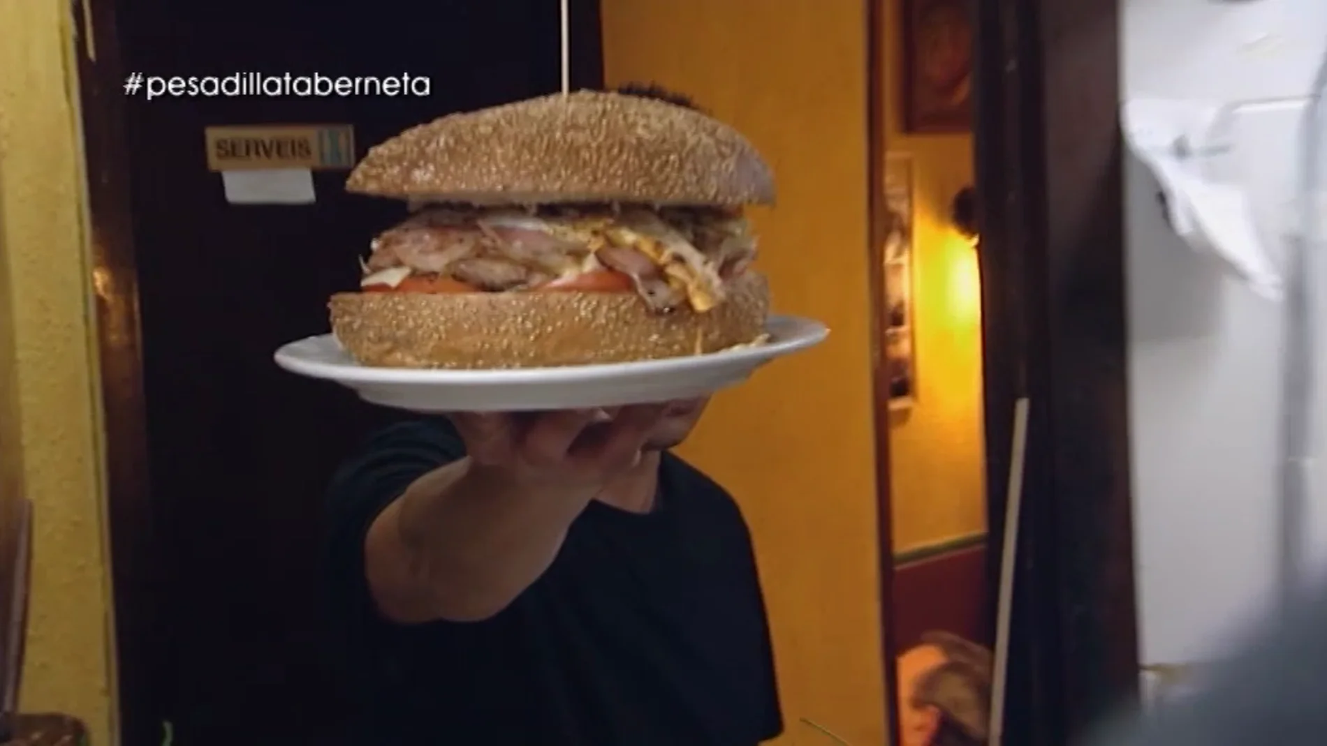 La hamburguesa de un kilo de 'La Taberneta'