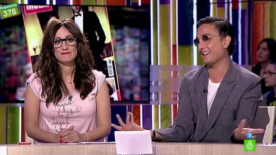 Josie, en las 'Josie News' Josie, en las 'Josie News'