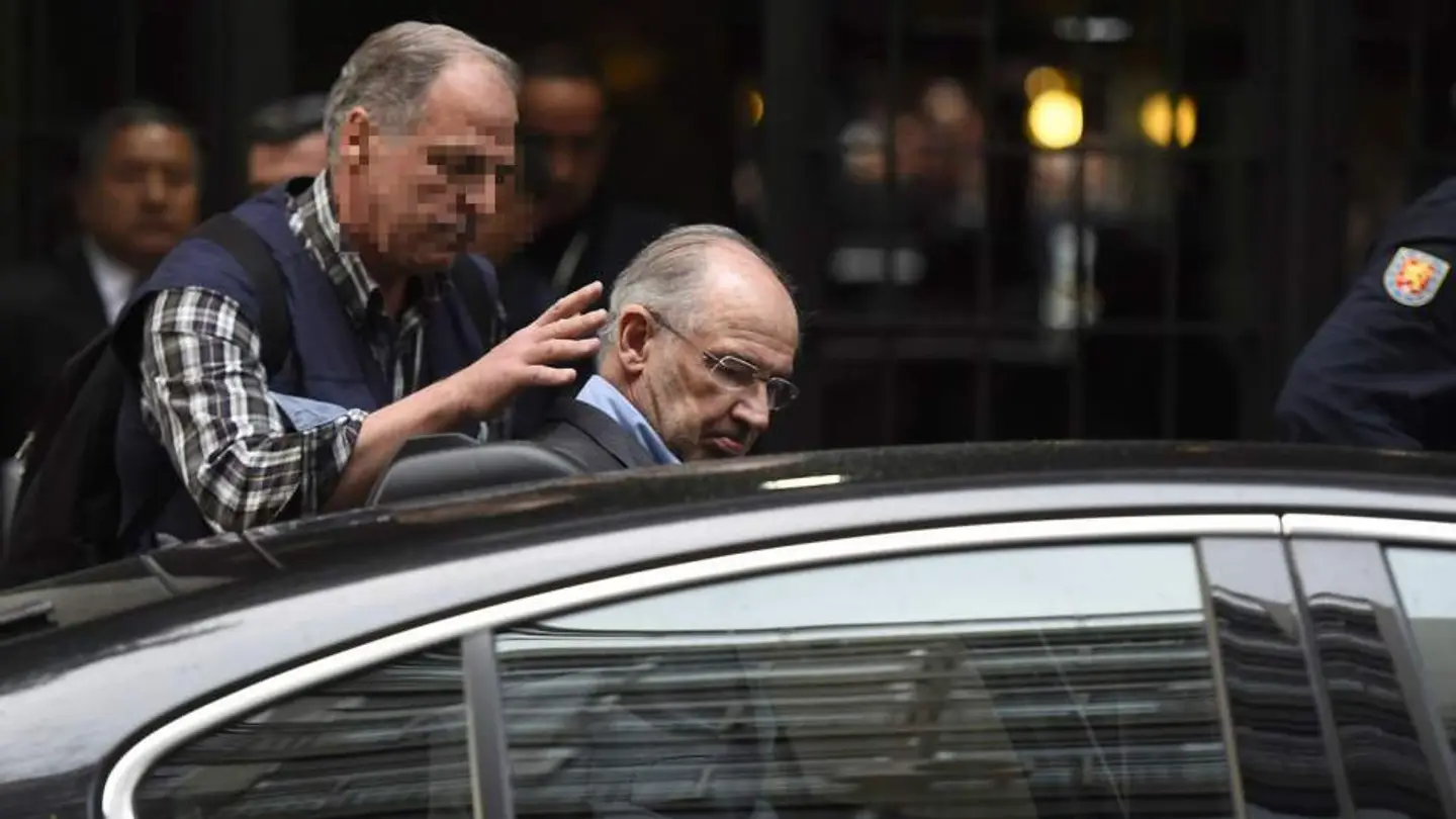 Imagen de Rodrigo Rato siendo detenido Imagen de Rodrigo Rato siendo detenido