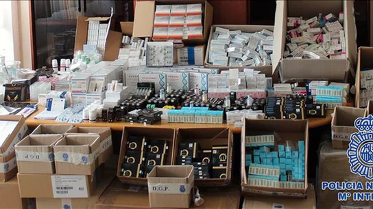 Cuatro personas detenidas acusadas de vender 120 kilos de anabolizantes que distribuía una tienda en Madrid Cuatro personas detenidas acusadas de vender 120 kilos de anabolizantes que distribuía una tienda en Madrid