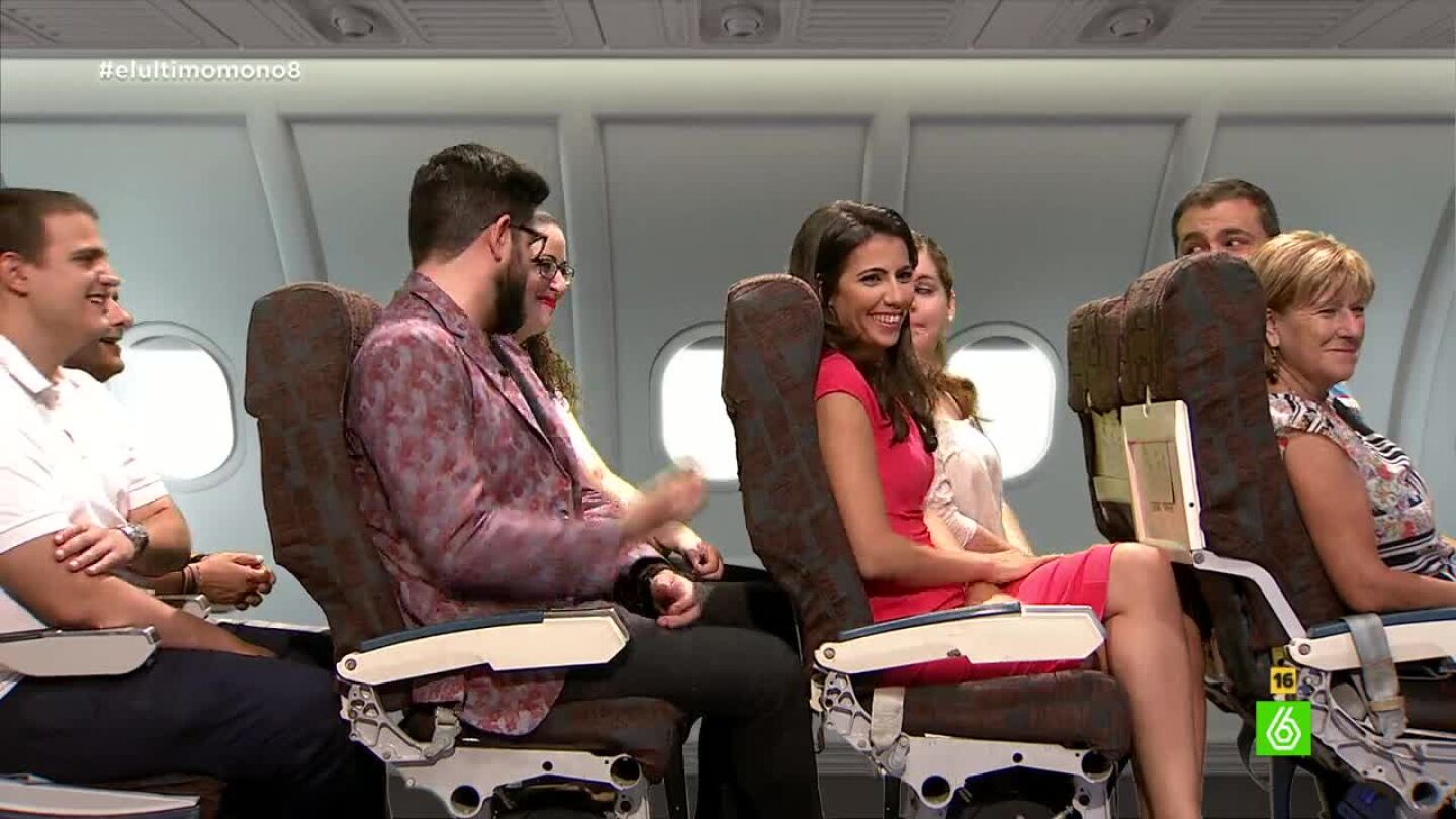 Ana Pastor en un avi&oacute;n