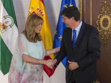 PSOE y Ciudadanos cierran el acuerdo de investidura de Susana Díaz PSOE y Ciudadanos cierran el acuerdo de investidura de Susana Díaz