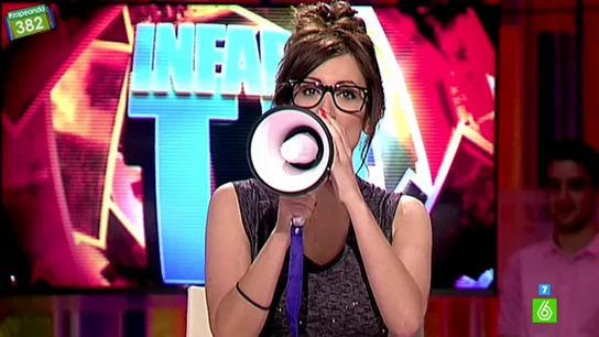Ana Morgade, con su megáfono, en 'Zapeando' Ana Morgade, con su megáfono, en 'Zapeando'