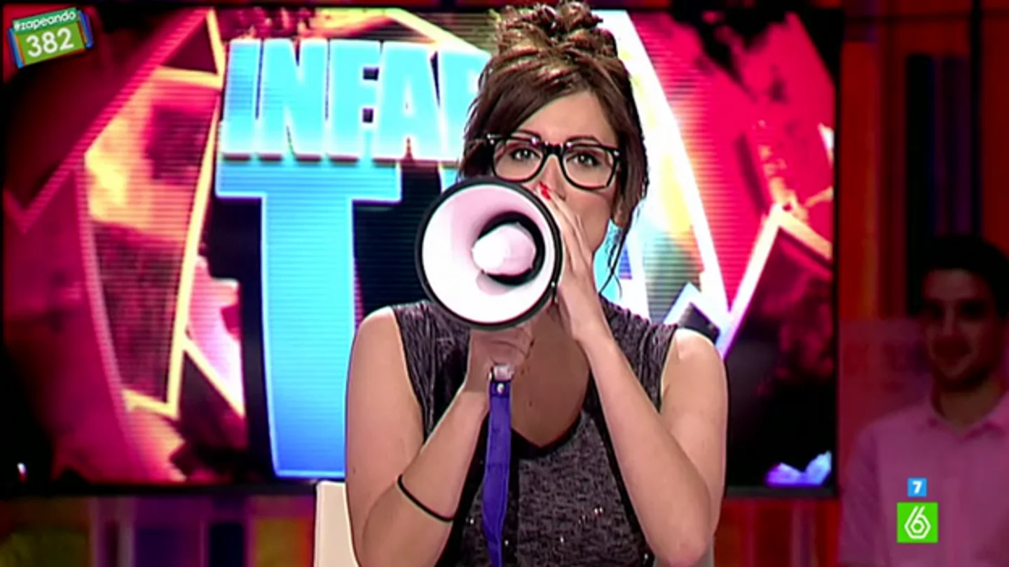 Ana Morgade, con su megáfono, en 'Zapeando' Ana Morgade, con su megáfono, en 'Zapeando'