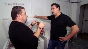 Alberto Chicote echa un vistazo a los congeladores