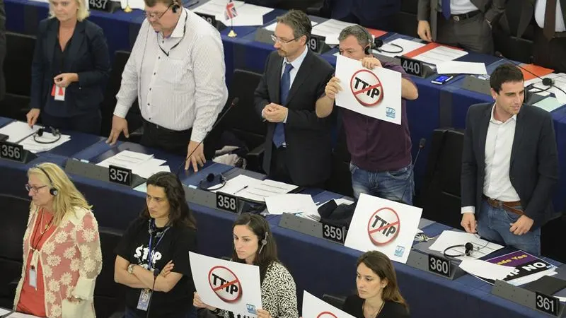 Protesta en el Parlamento Europeo contra el TTIP