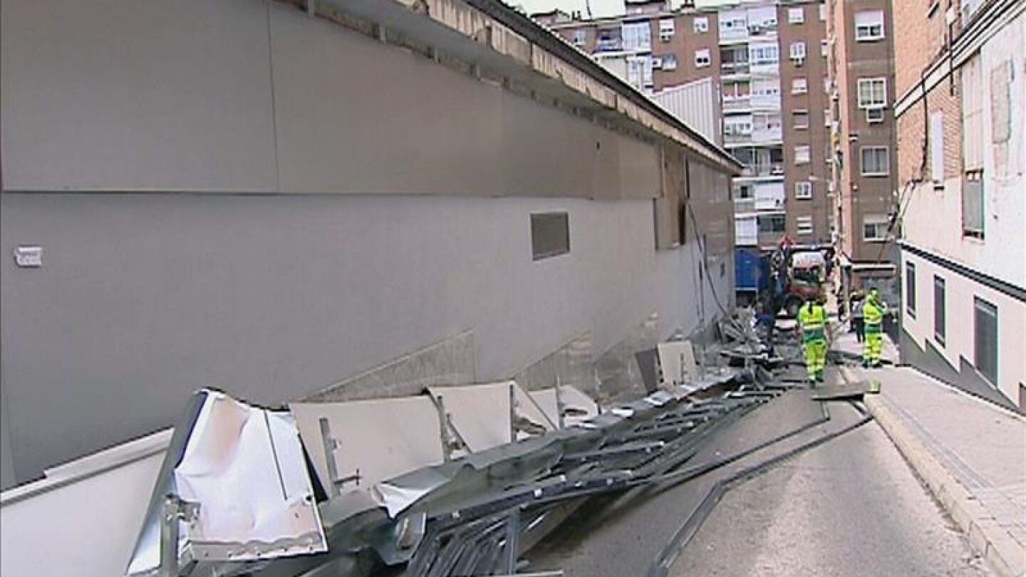 Una empleada de hogar muere en Madrid aplastada por un tabique derrumbado por la lluvia
