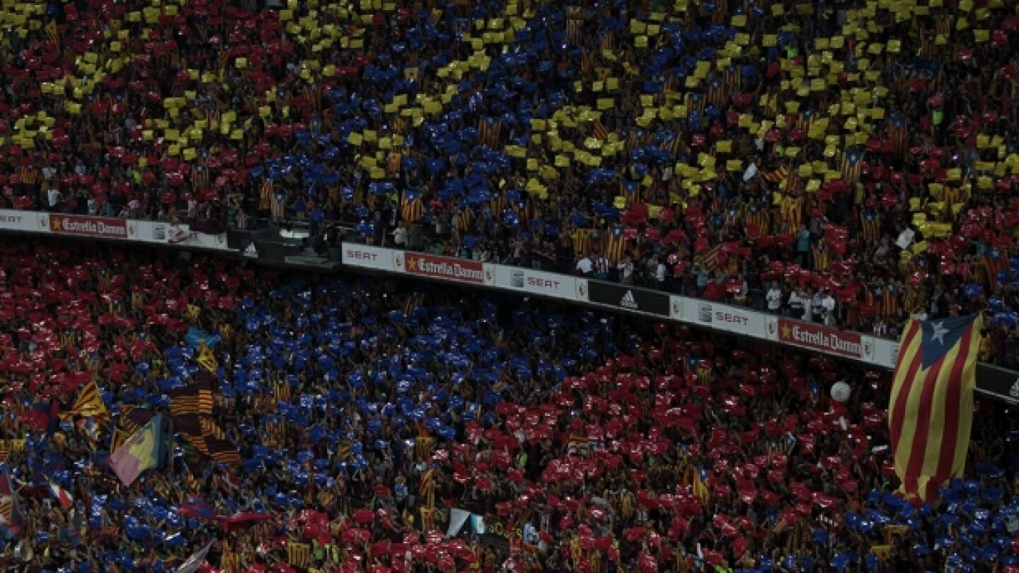 Imagen de la grada durante el partido del Bar&ccedil;a y Athletic