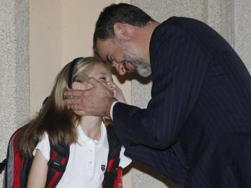 El Rey en un gesto cariñoso con su hija El Rey en un gesto cariñoso con su hija