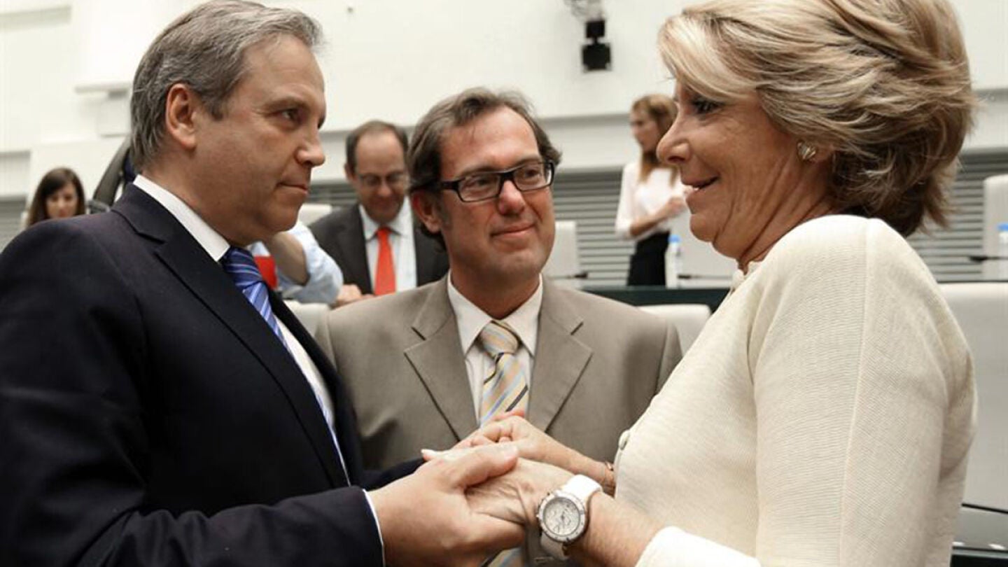 Aguirre 'rega&ntilde;a' a Carmona: "Esto pasa porque t&uacute; quieres, el mejor alcalde eres t&uacute;"