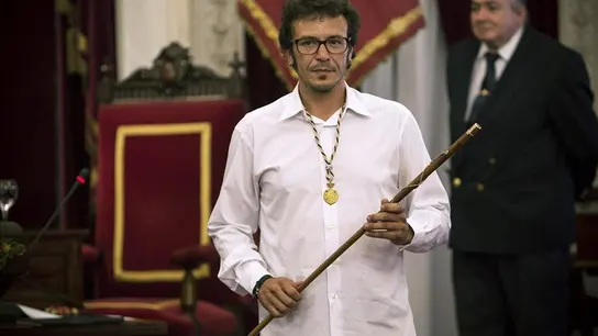 José María González durante su investidura José María González durante su investidura