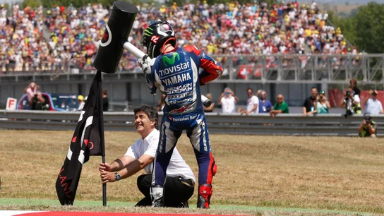 Jorge Lorenzo clava la bandera en el GP de Cataluña Jorge Lorenzo clava la bandera en el GP de Cataluña
