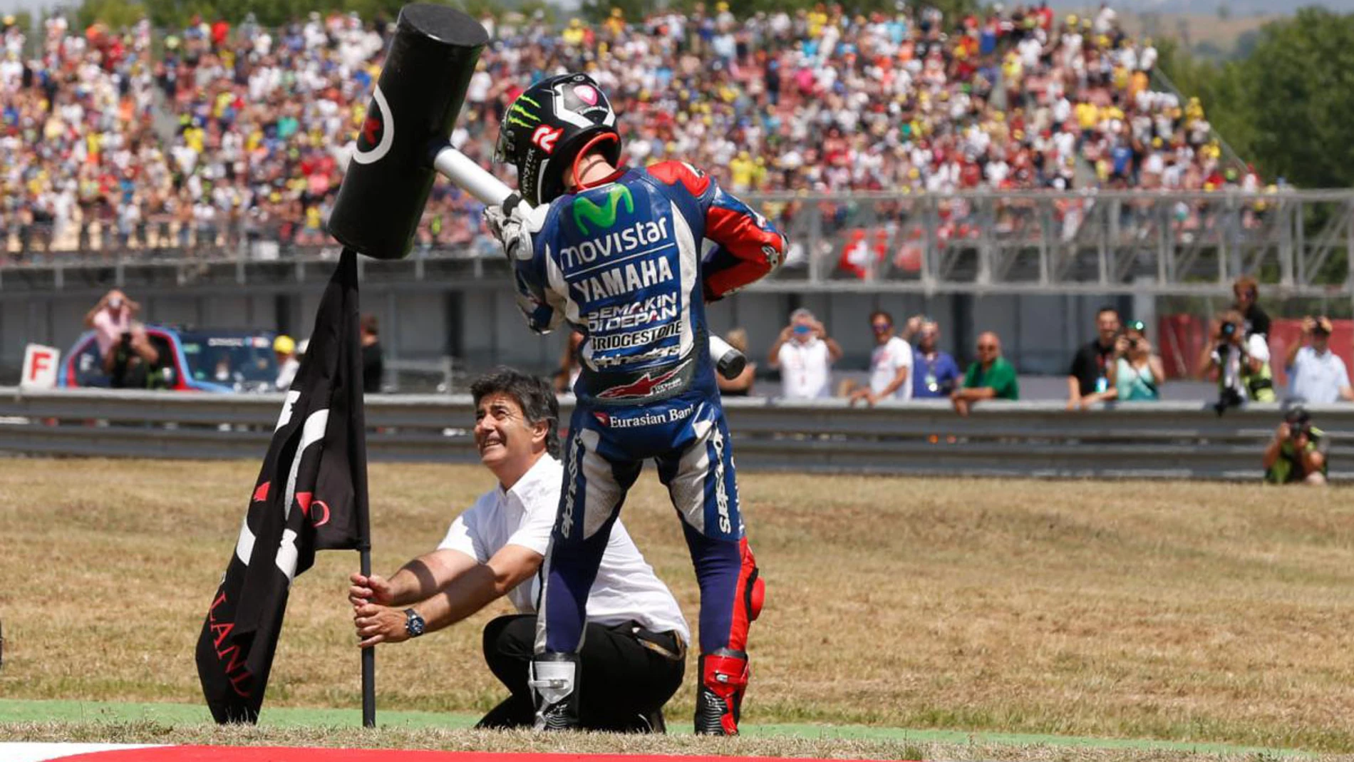 Jorge Lorenzo clava la bandera en el GP de Cataluña