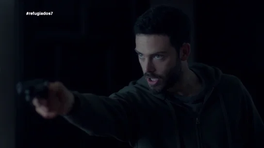 Álex secuestra al médico del pueblo Álex secuestra al médico del pueblo