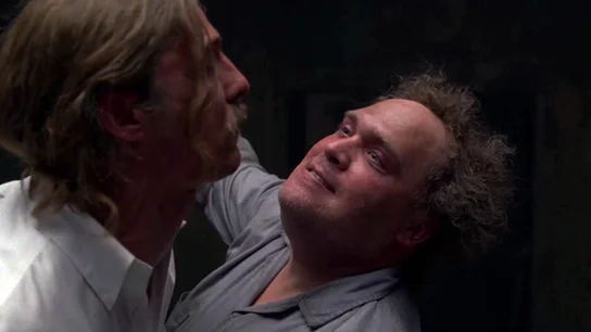 Hart y Cohle se ven las caras con Errol William Childress Hart y Cohle se ven las caras con Errol William Childress